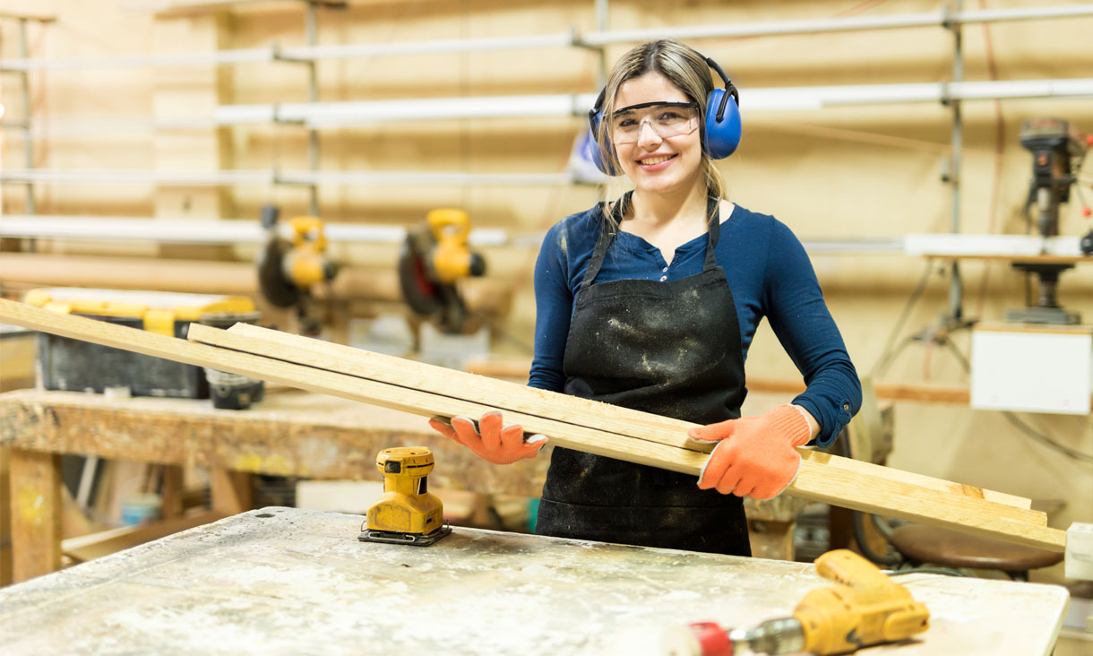 how-to-become-a-carpenter-main-image-1220x732.jpg