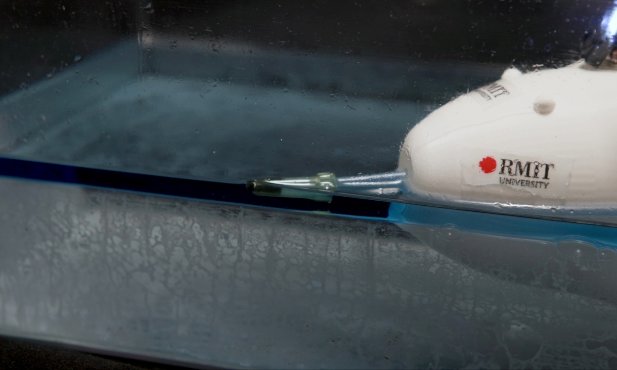 news-electronic-dolphin-oil-water-1220px.jpg