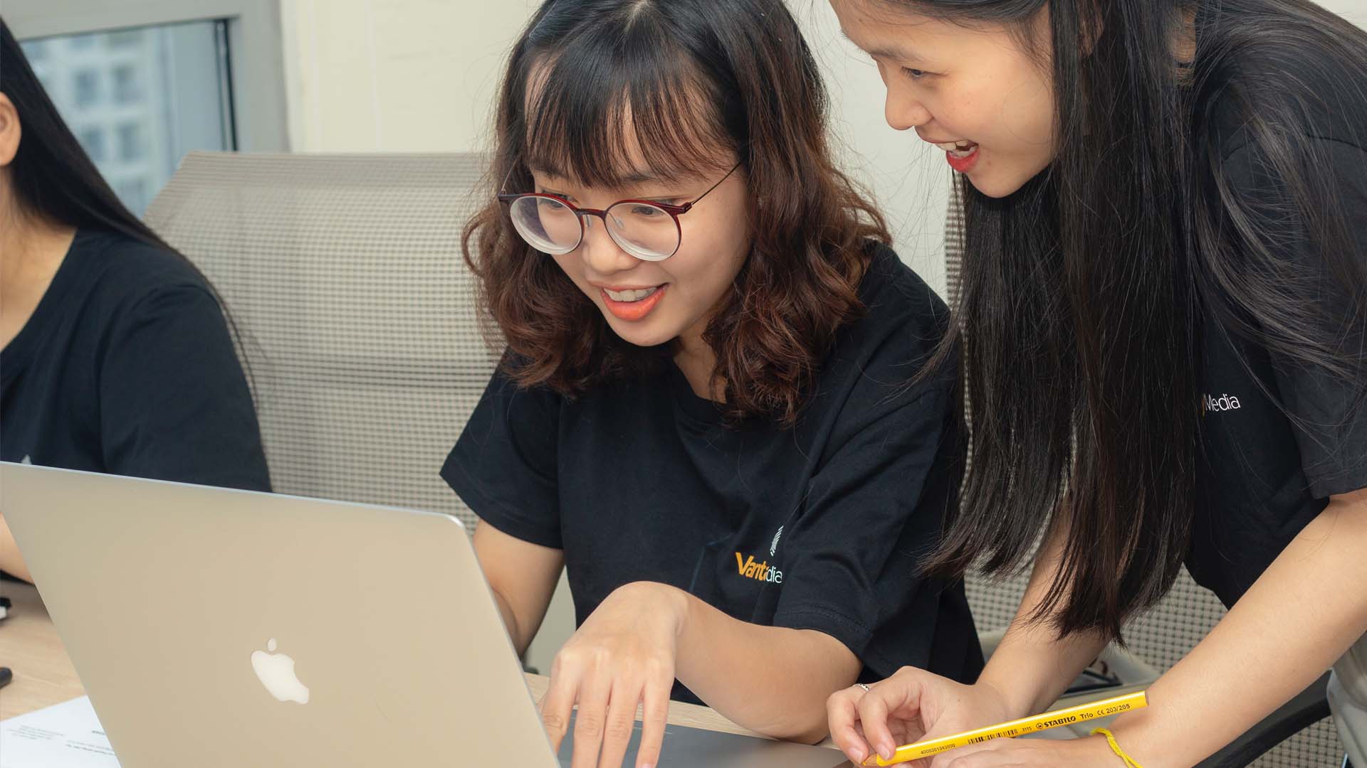 Students on a laptop together