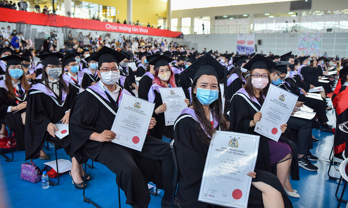 More than 940 fresh graduates at RMIT Vietnam’s Saigon South campus celebrated their newly-acquired academic degrees in three ceremonies this week.