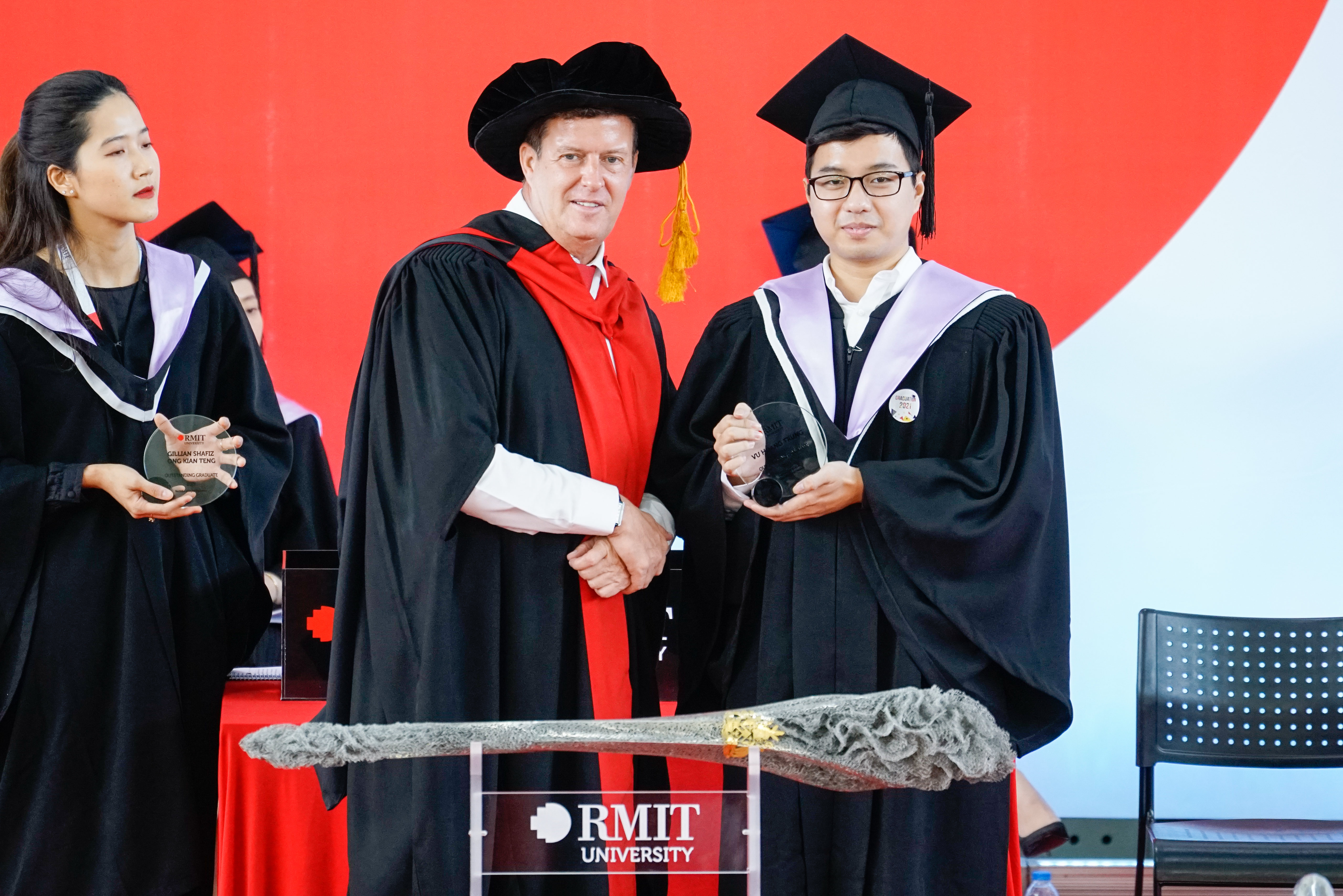 Alt Text is not present for this image, Taking dc:title 'RMIT Chairman’s Award winner Vu Hoang Trung graduated from the Bachelor of Business (Economics and Finance) program with an outstanding academic achievement of 4.0/4.0, and represented the University in numerous international competitions. '