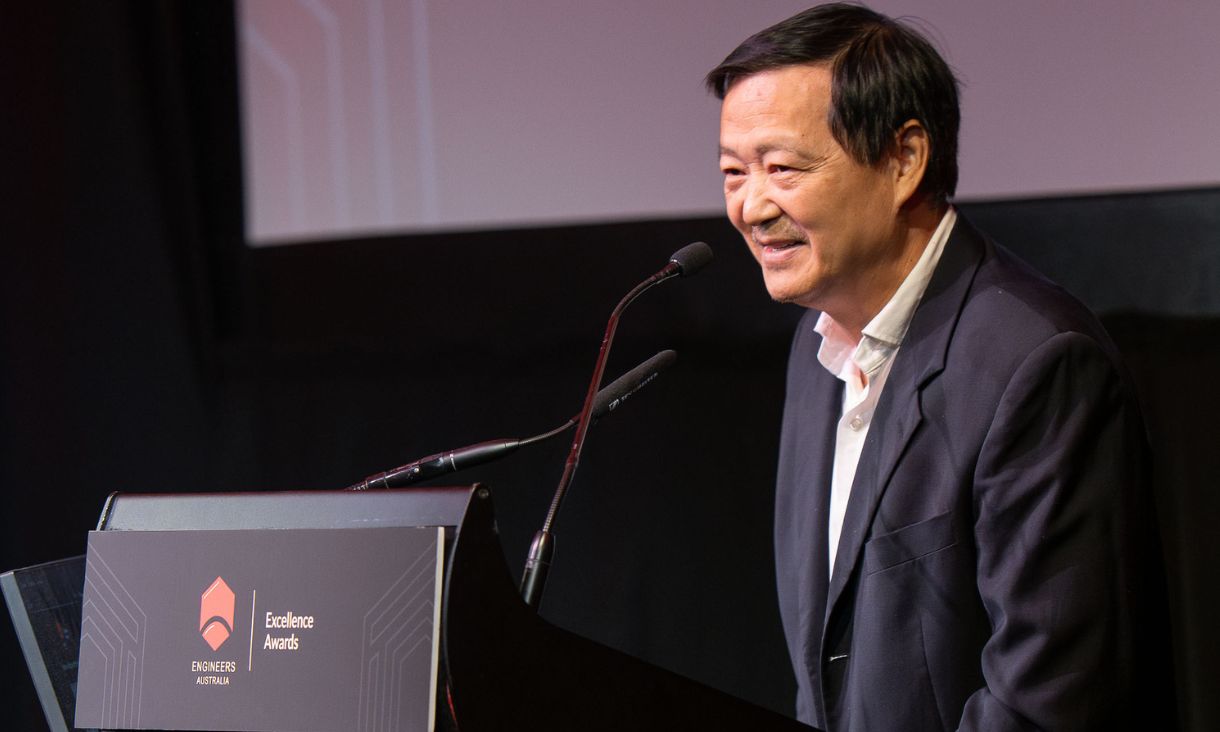 Professor Chun-Qing Li giving speech at lectern