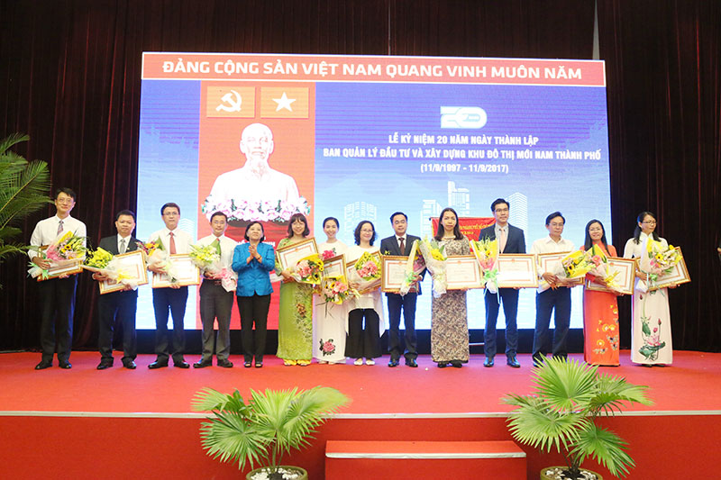 RMIT Vietnam receives Certificate of Merit from People’s Committee of ...